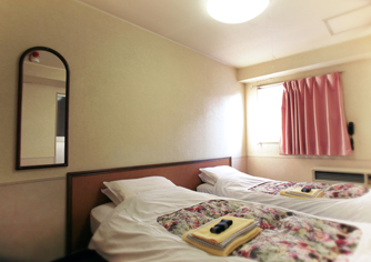 上野のホテル　ベッド1